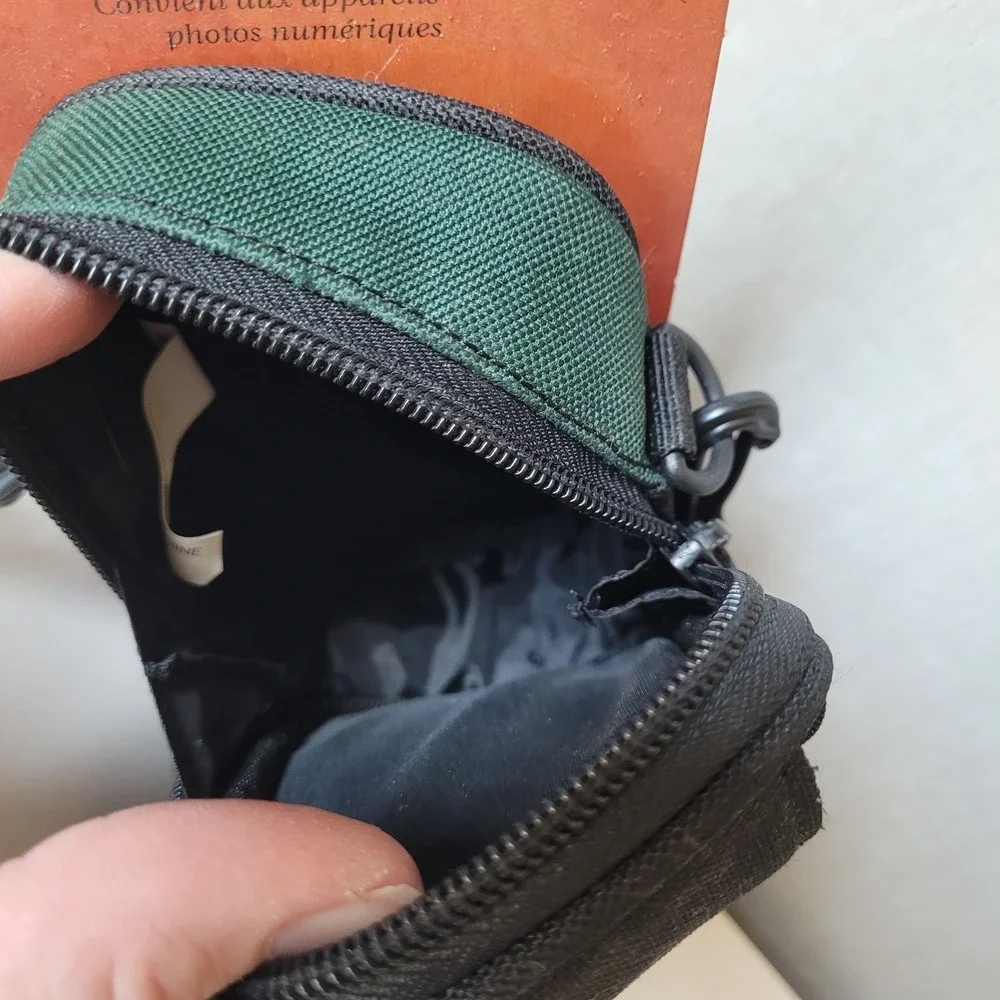 Lowepro Z10 Digital Camera Pouch Green/Black‎ Rugged Case Vintage Great Shape